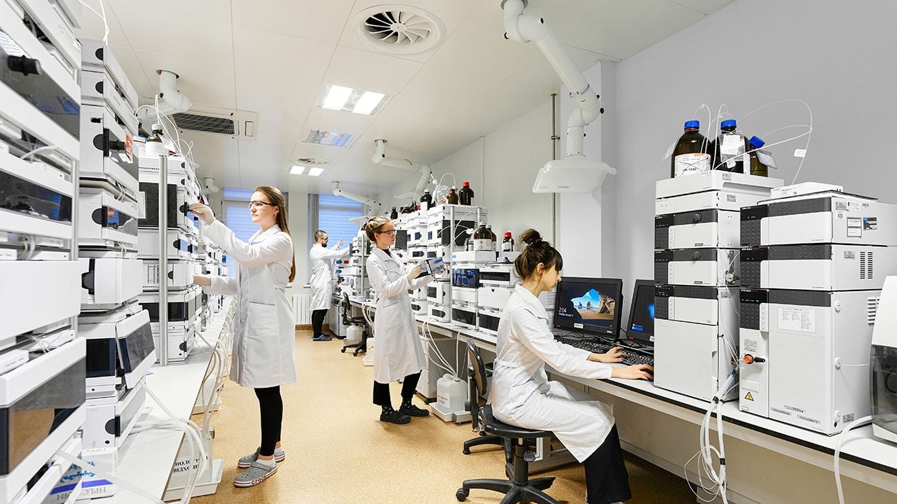 ictv-laboratoriya-kontrolyu-yakosti-farmak
